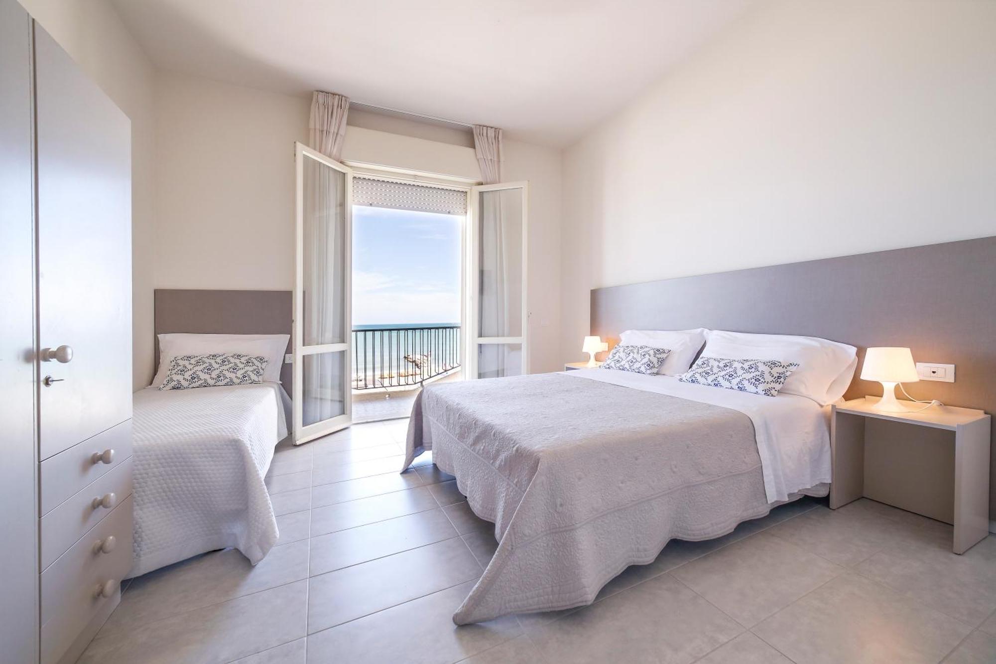 Ambasciatori Hotel - Beach Front -Breakfast Xxl & Brunch Until 12 30Pm Мізано-Адріатіко Екстер'єр фото