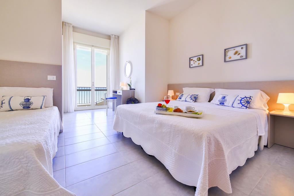 Ambasciatori Hotel - Beach Front -Breakfast Xxl & Brunch Until 12 30Pm Мізано-Адріатіко Екстер'єр фото