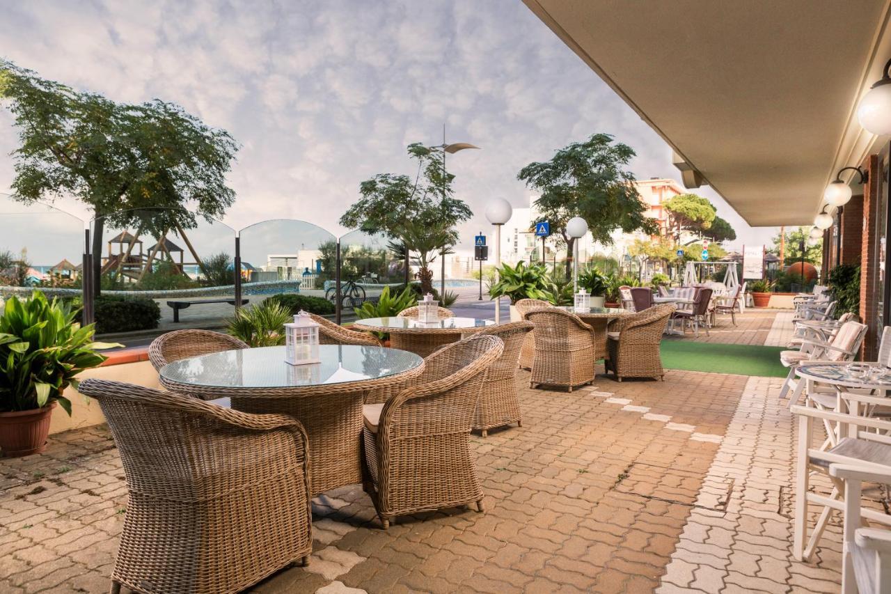 Ambasciatori Hotel - Beach Front -Breakfast Xxl & Brunch Until 12 30Pm Мізано-Адріатіко Екстер'єр фото